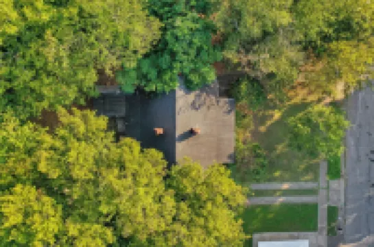 Pet-Friendly 2Br • Fenced Yard Near Downtown Greenville