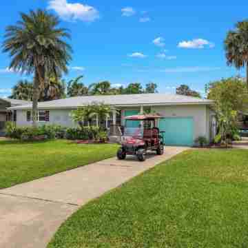 Pool and Hot Tub Home with Pickle Ball Court and Walk to Downtown Hotel Exterior