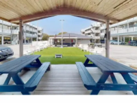 Spectacular partial ocean view 2BR 2BA large top floor condo-beachfront complex! Hotels in Indian Beach