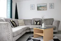 Juniper Apartment - 2 Bedroom Hotels in Romford