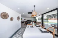 Luxurious and spacious house in Azeitão Các khách sạn ở São Simão