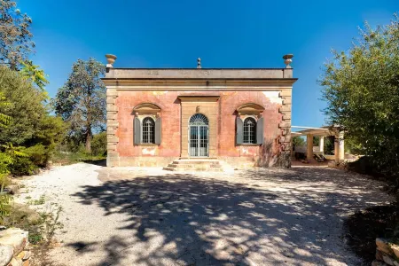 Antique Villa Rosa - 3 bed, 2 bath with pool