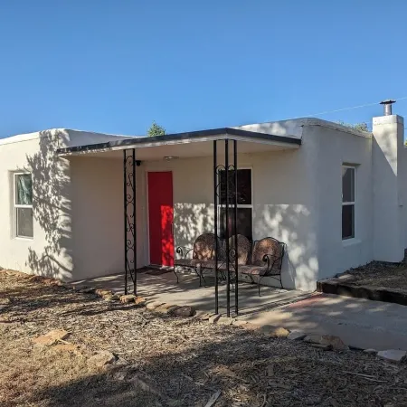Stylish Adobe house, private yard & parking in downtown Cortez