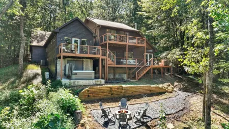 Mountain-Top Adventure meets Picturesque Retreat