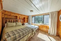 Yaak Riverfront Cabin -Hunting, Fishing & Family Get Away!
