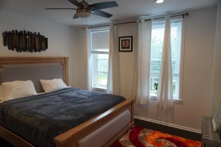 Charming 3-bedroom townhome with AC, Fiber optics WIFI, & Dedicated Work Space.