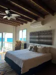 Casa De Arte, Roatan - Beachside Bliss