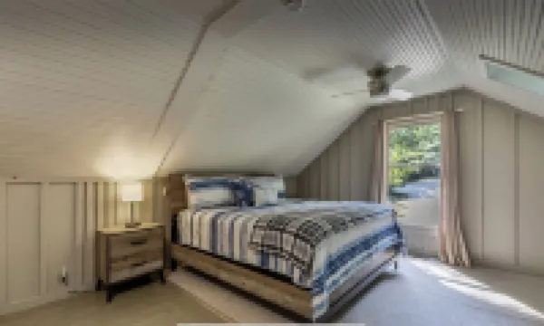 Lake Keowee retreat for 10 with private dock!