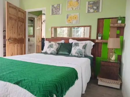 Serene 1-Bedroom Escape with Modern Comforts in Choiseul, St. Lucia. Отели в г. La Fargue