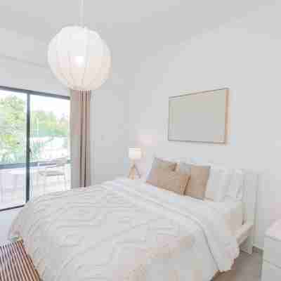 2BR Tropical Retreat, Private Picuzzi w/ Pool View & Private Beach Access Rooms