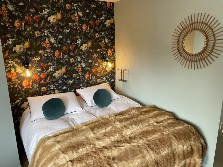 4 Bedroom Apartment in Uvernet-Fours