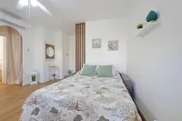 Cozy apartment 100 m. from FS station and 200 m. from sea and center. Hotels in Nettuno