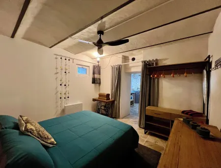 L'Ecrin de Mérindol, a haven of peace in the heart of the village Отели в г. Мерендоль