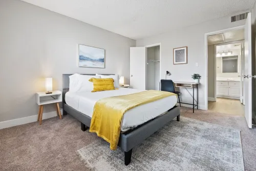 2Br - Gym - Pool - Great for Mid/Long Stays