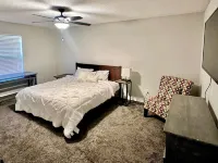 Forget your worries in this spacious and serene space with a beautiful lake view Hotels in Milton