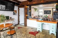 Remodeled Lofted Apartment over Ooey Gooey Café