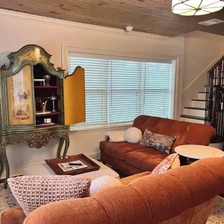 Charming 2-bedroom cottage on the Square in Georgetown