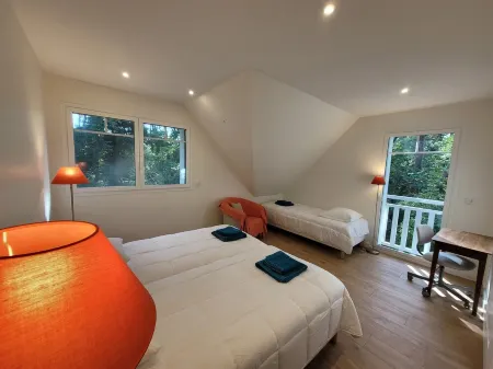 Spacious & bright new villa in forest, close to downtown, golf courses and beach Отели рядом с достопримечательностью «Caravaning Stoneham - Touquet & Co»