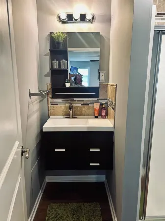 Cozy Hideaway Studio 12 minutes from ATL airport for your quick Getaway or more!