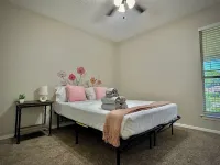 KINGbed,pool,great location, perfect for workers