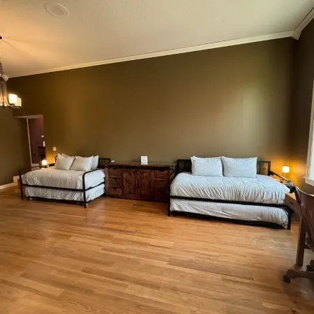 Downtown Yankton loft, perfect to gather, unwind, and create lasting memories.