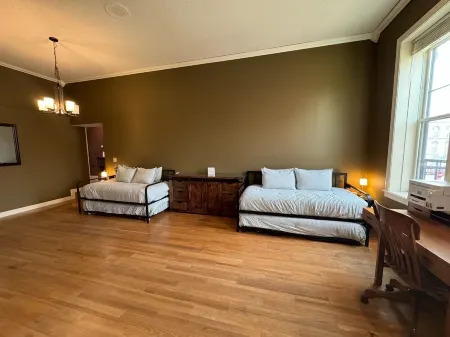 Downtown Yankton loft, perfect to gather, unwind, and create lasting memories.