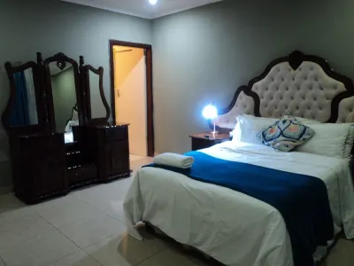 Casa On The Bluff Hotels near 7TH HEAVEN - HOME FOR THE AGED