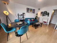 At the foot of the cinema and downtown Chartres