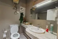 2BHK Tropical Haven Lajpat Nagar Hotels in Lajpat Nagar