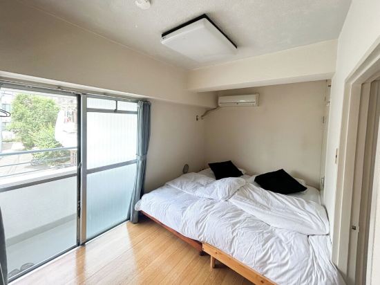 5 minute walk from the station! Conveniently located 5 minutes to Ikebukuro by train!