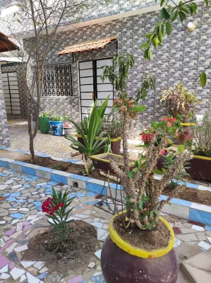 Appartement Indépendant Dans Villa , Vivre L'afrique de L'interieur en Sécurité! Hotels in 