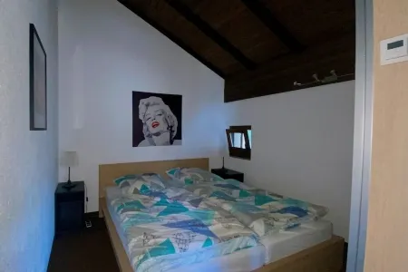 Gemütliche Ferienwohnung im Bayerischen Stil für max 3 Erw.+ 1 Kind, Zentrumsnah