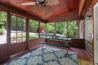 Charming Cabin That Has Beds for 8 Guests, Hot Tub, Electric Fireplace, Firepit