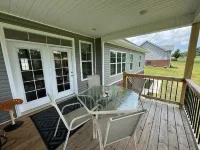 Charming 3-bedroom house in marvelous Mount Sterling with WiFi, AC Hotels in Montgomery County