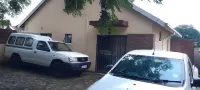 Charming 2-bedroom cottage in lovely Randburg with WiFi