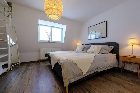 Vacation apartment with sunny balcony & parking space Отели в г. Нойштадт