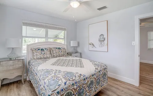 Charming cottage in delightful Stuart with AC, WiFi