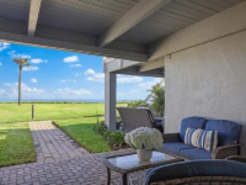 604 Surf Villas Oceanfront Luxury Condo at Sawgrass Beach Club in Beautiful PVB! Hoteles en Sawgrass
