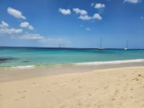 Beautiful and Cozy 3 Bedroom Home in walking distance to the beach and shops!