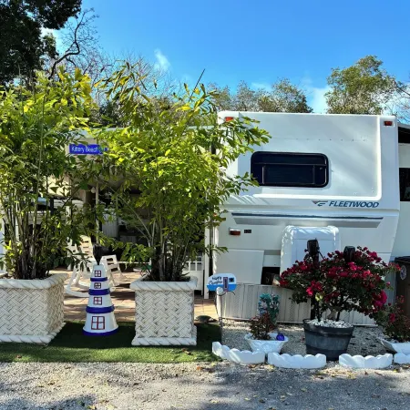 Cozy 1-bedroom mobile home with AC, WiFi in enchanting Key Largo