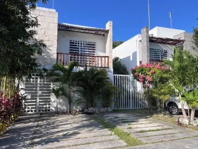 Charming 4-bedroom townhome with WiFi, AC in lovely Puerto Morelos Hotels near Jardin Botanico Dr. Alfredo Barrera Marin