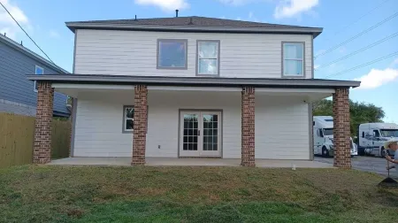 Spacious 4-bedroom house in charming Texas City with WiFi and AC