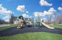 Wildwood Hot Tub + Indoor/Outdoor Pool + Sauna + Game Room Hotels in Oro-Medonte