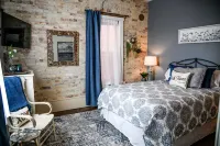 Located in the heart of Downtown, just a few minute walk to South Beach.