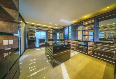 Luxury Entertainment Mansion - 6 Bedroom, Heated Pool, Jacuzzi, Gym, Maid/Cook Hotel a 