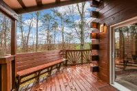 Log Cabin, 3 Bedrooms, Sauna, Cold Plunge, Full Body Massage Chair, Sleeps 6