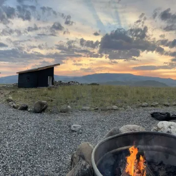 Serene cabin 3 with AC in charming Paradise valley with stunning views