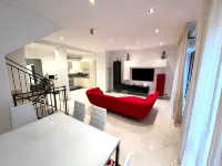 Three-story air-conditioned villa with private garden and parking space Hotels in Guidonia Montecelio