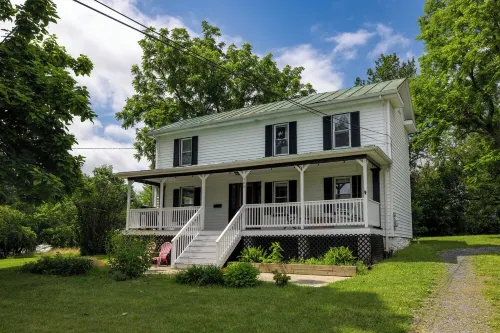 Super Cozy 5 Acre Farmhouse in Luray - Close to Everything Hotels in Luray