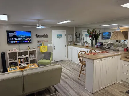 Welcoming One Bedroom Ground Floor condo with WiFi in charming Carpinteria